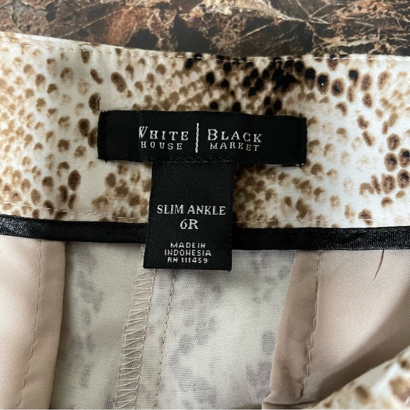 White House Black Market Snake Print Tapered Ankle City Pants Size 6 R - Picture 8 of 11